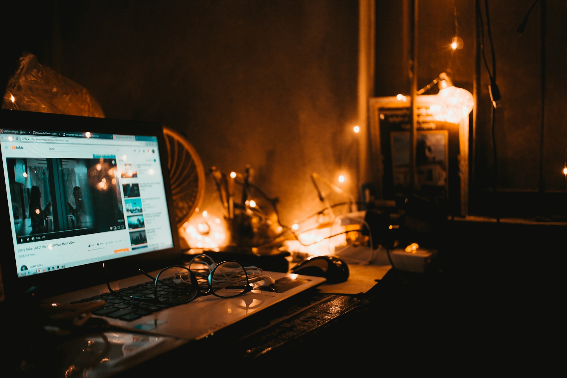 Reskilling vs Upskilling: Why Both Are Crucial in Today’s Job Market